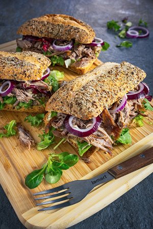 Šťavnaté trhané husí maso 